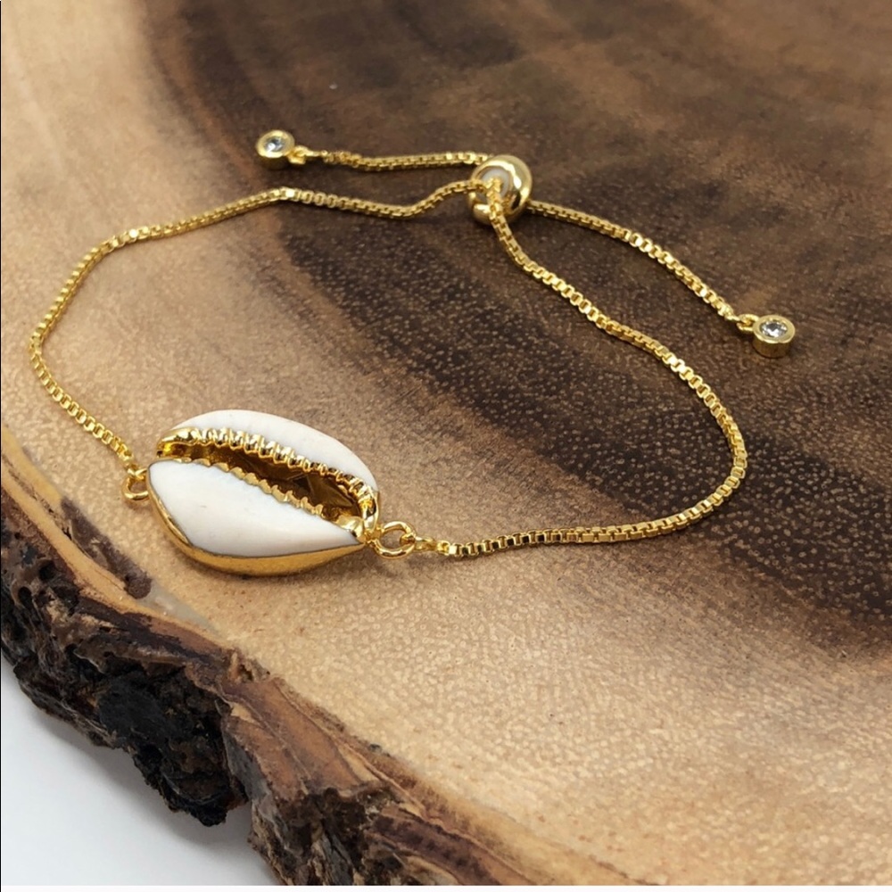 Cowrie Shell 🐚 Gold Bracelet